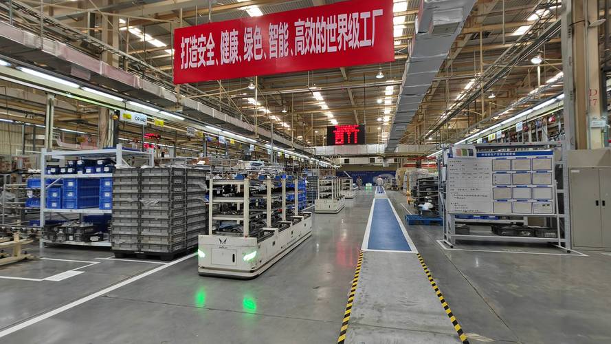 2月6日,智新科技发动机工厂,agv小车运送物料